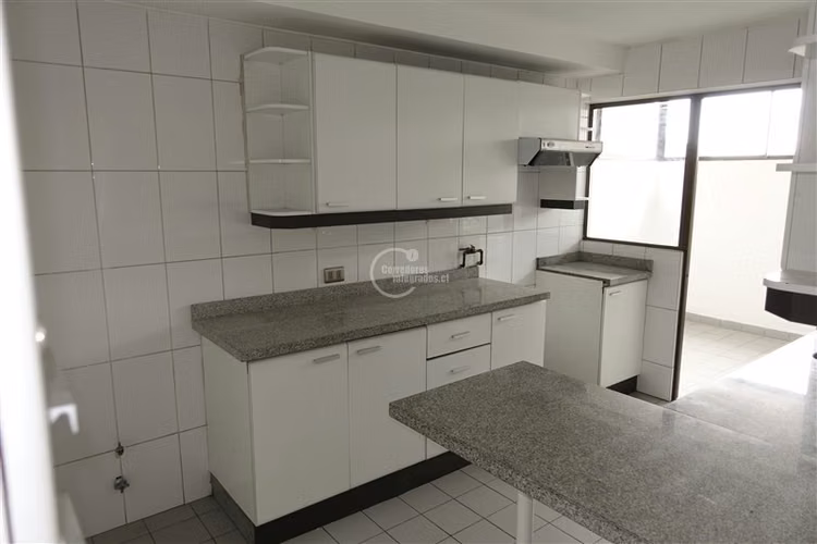 Departamento en venta de 3 dorm. en Vitacura