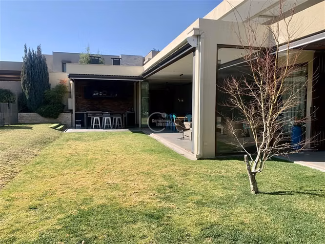 Casa en venta de 7 dorm. Av La Dehesa/ Bernardo Larraín