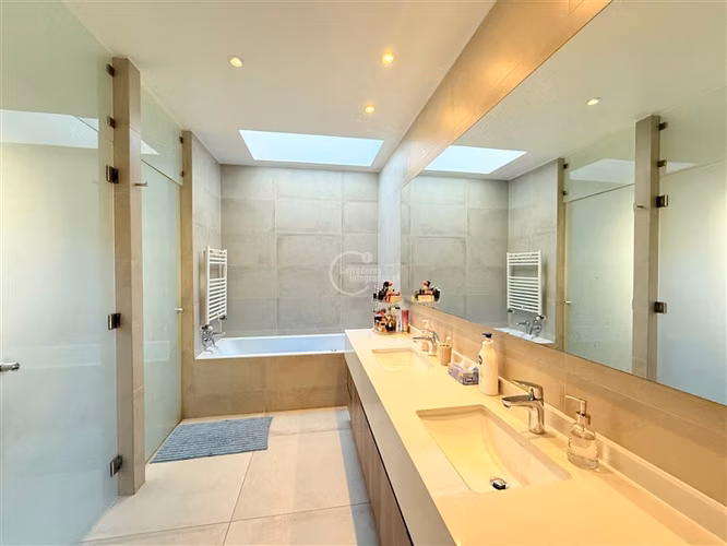 Casa en venta de 7 dorm. Av La Dehesa/ Bernardo Larraín