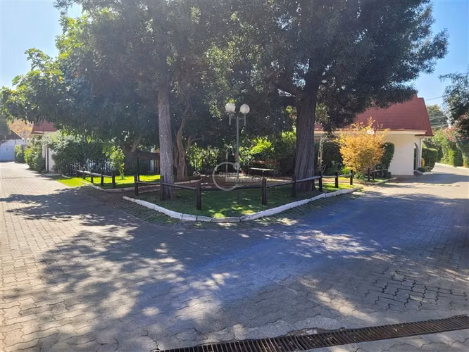 Casa en venta de 4 dorm. en La Reina - Imagen 2