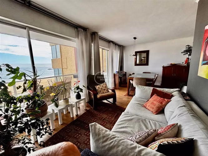 Departamento en venta de 2 dorm.Reñaca frente a la playa