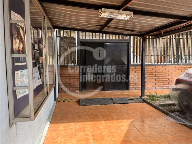 Oficina/ Sitio en venta en Santiago
