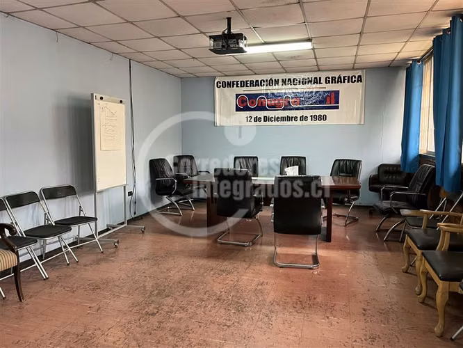 Oficina/ Sitio en venta en Santiago