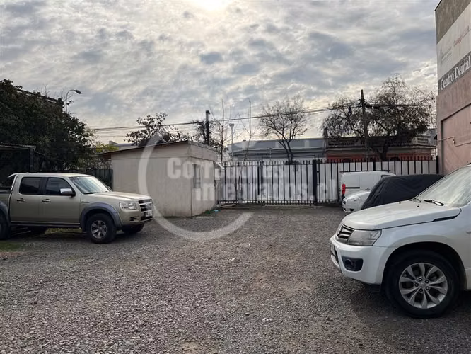 Oficina/ Sitio en venta en Santiago