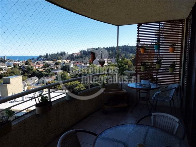 Venta Departamento en Reñaca, vista al mar, 4 dormitorios.