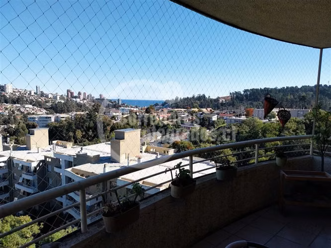 Venta Departamento en Reñaca, vista al mar, 4 dormitorios.