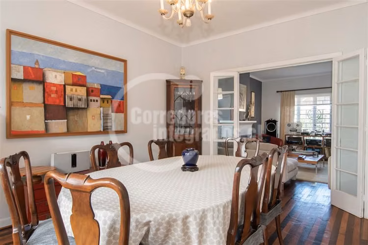 Venta casa Miraflores Bajo, solida y muy bien cuidada