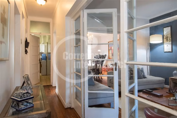 Venta casa Miraflores Bajo, solida y muy bien cuidada