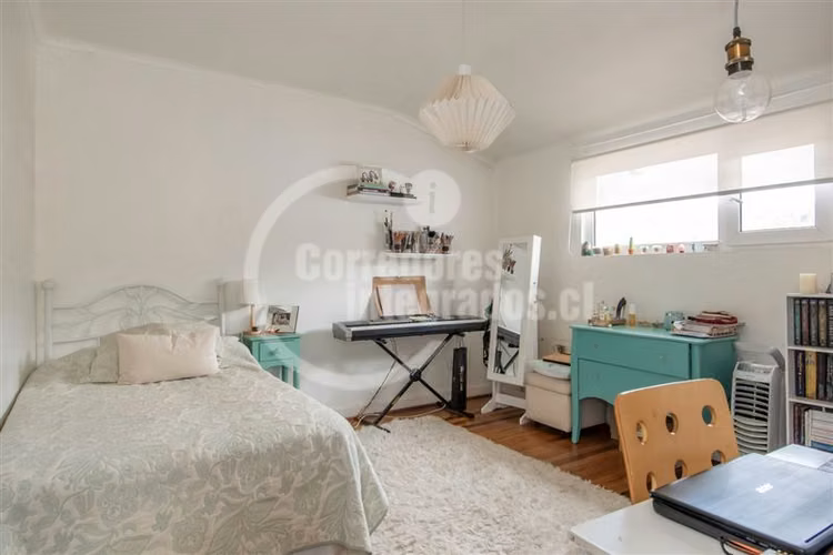 Venta casa Miraflores Bajo, solida y muy bien cuidada