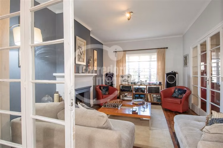 Venta casa Miraflores Bajo, solida y muy bien cuidada
