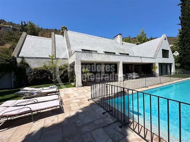 Casa en venta de 6 dorm. en Lo Barnechea