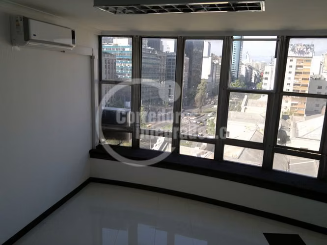 Oficina en venta en Santiago, Metro U. de Chile