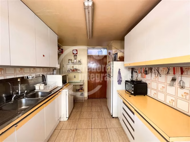 Casa en venta de 4 dorm. en Las Condes