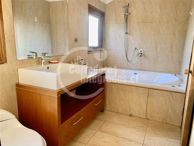 Casa en venta de 7 dorm., Club de Polo en Vitacura