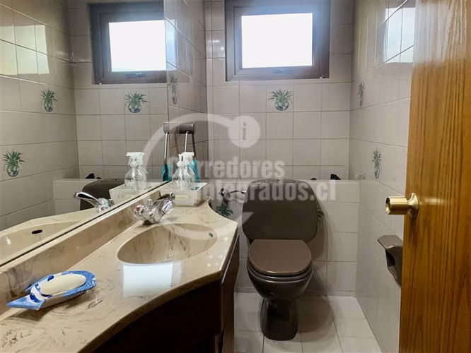Casa en venta de 7 dorm., Club de Polo en Vitacura
