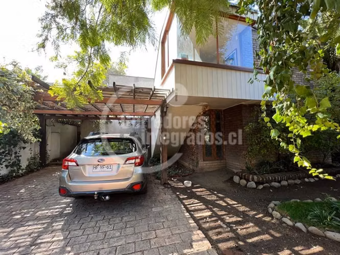 Casa en venta de 5 dorm. en Vitacura