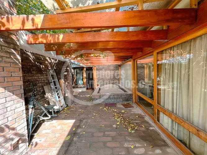 Casa en venta de 5 dorm. en Vitacura