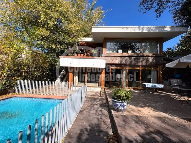 Casa en venta de 5 dorm. en Vitacura