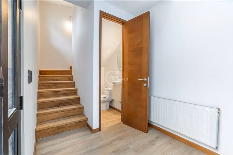 Casa en venta de 3 dorm. en Lo Barnechea