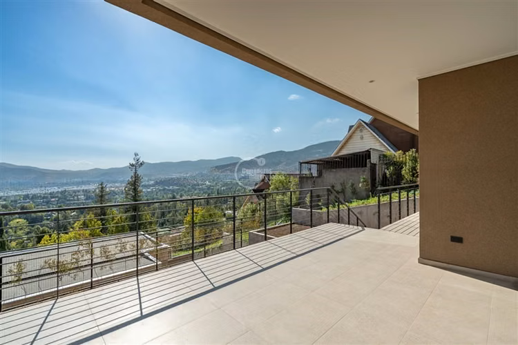 Casa en arriendo en Lo Barnechea