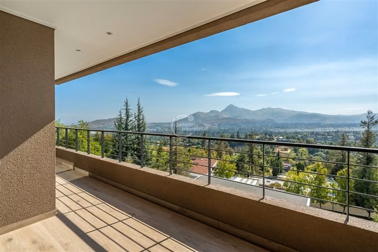 Casa en arriendo en Lo Barnechea