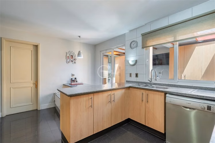Casa en venta de 5 dorm. en Colina
