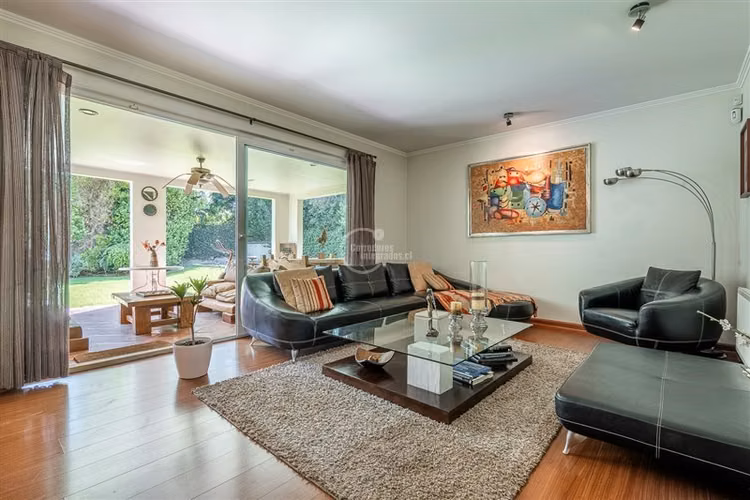 Casa en venta de 5 dorm. en Colina