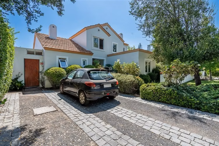 Casa en venta de 5 dorm. en Colina