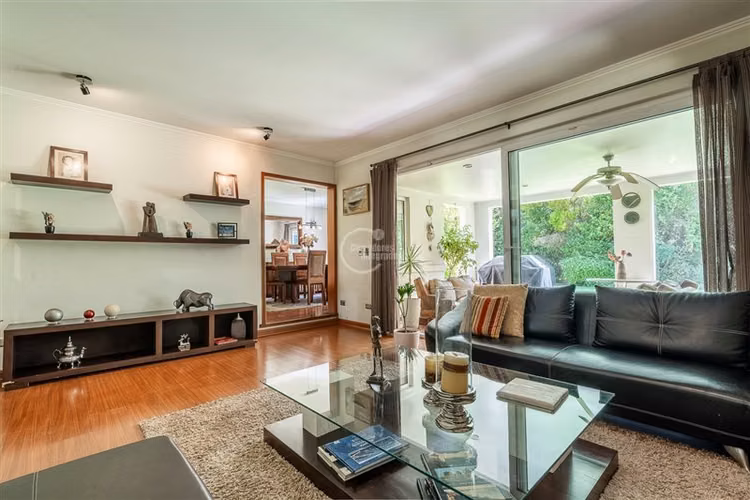 Casa en venta de 5 dorm. en Colina