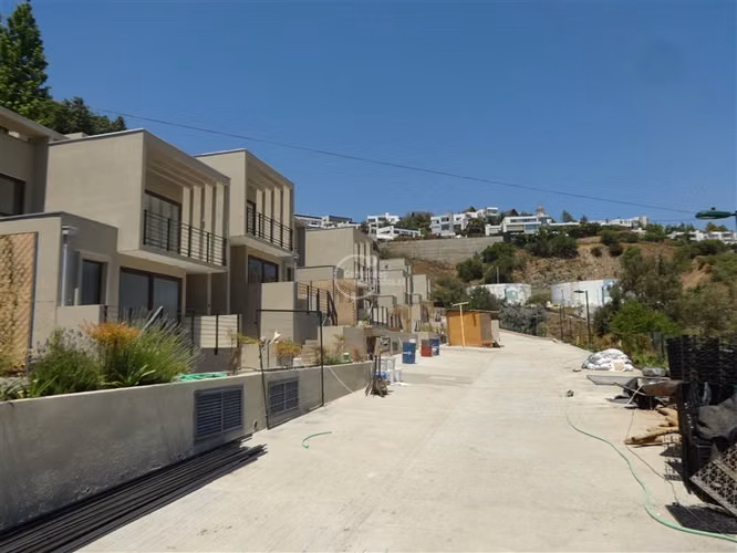 Casa en venta de 5 dorm. en Lo Barnechea