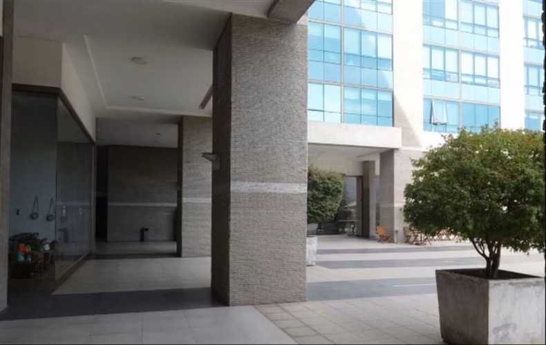 Venta Oficina, frente Cantagallo, 2 privados, estacion.