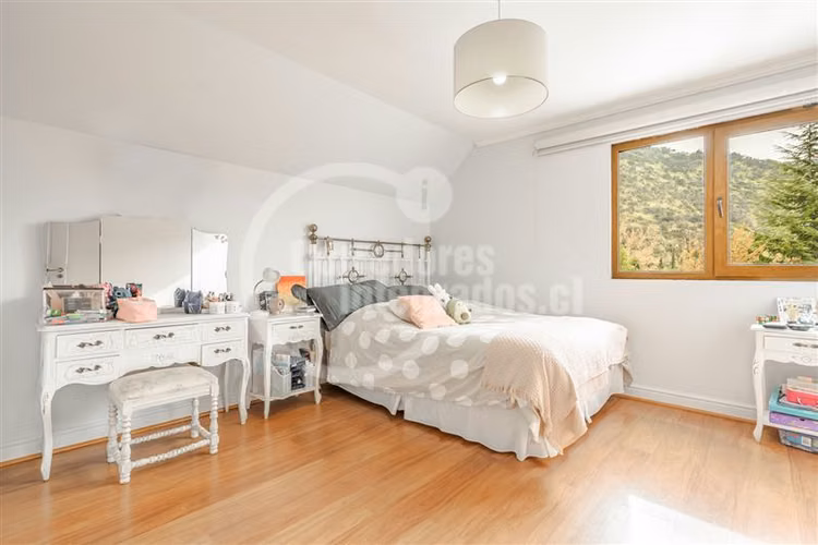 Casa en venta de 5 dorm. en Lo Barnechea