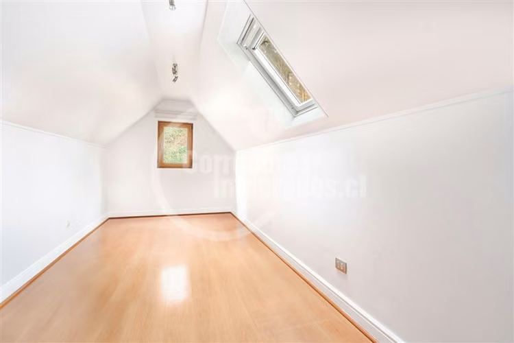 Casa en venta de 5 dorm. en Lo Barnechea