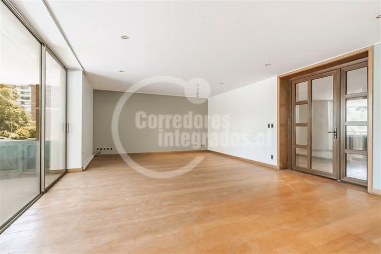 Departamento en venta de 5 dorm. en Las Condes