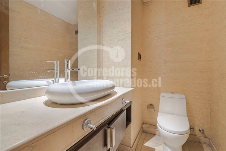 Departamento en venta de 5 dorm. en Las Condes