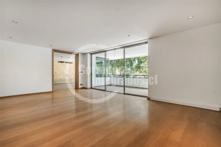 Departamento en venta de 5 dorm. en Las Condes