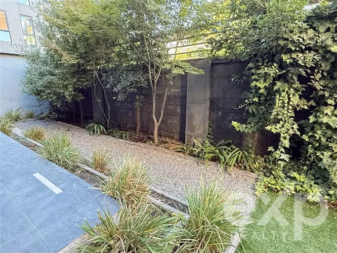 DEPARTAMENTO CON JARDIN PRIVADO Y QUINCHO
