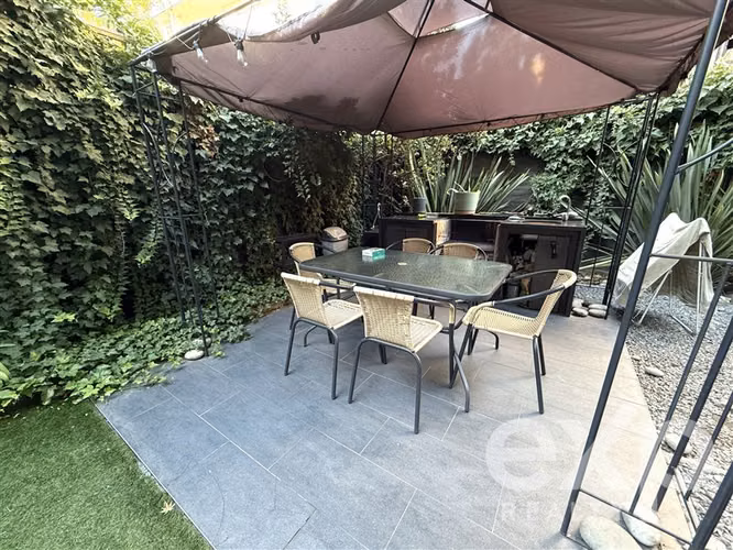 DEPARTAMENTO CON JARDIN PRIVADO Y QUINCHO