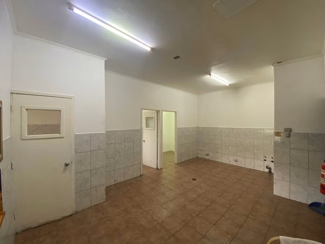Local comercial con casa.