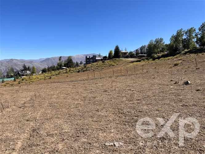 Terreno con vista privilegiada y alto potencial en Farellone