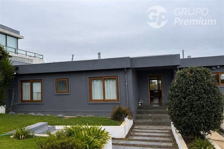 Casa en venta de 4 dorm. en Quintero