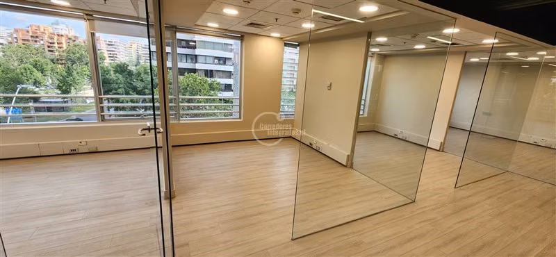 Oficina en arriendo en Vitacura