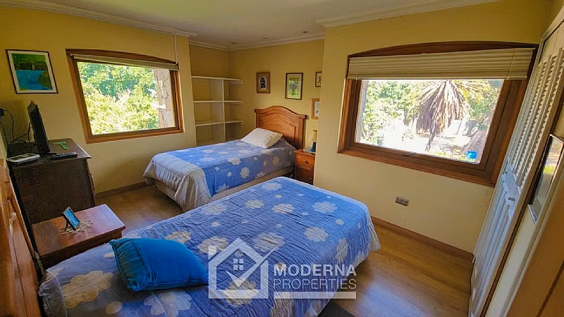 Casa en venta de 6 dorm. en La Cruz