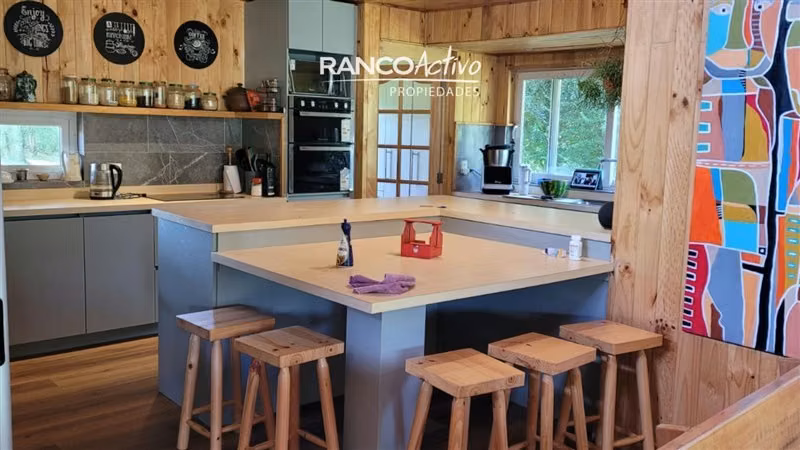 En venta casa en parcela 4 dorm y piscina cerca Valdivia