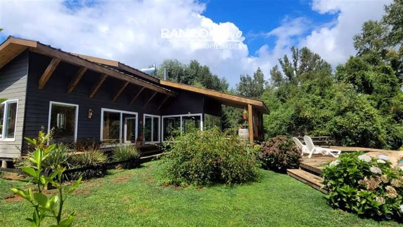 En venta casa en parcela 4 dorm y piscina cerca Valdivia