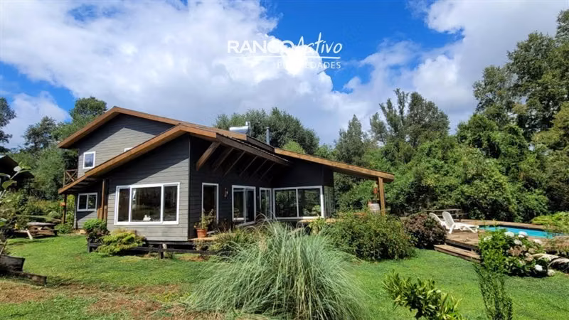 En venta casa en parcela 4 dorm y piscina cerca Valdivia