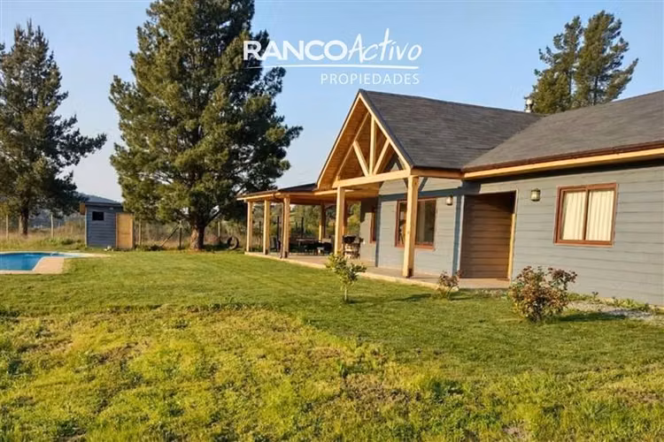 Casa 4D/3B en parcela 5.000 m2 con piscina en Quillon