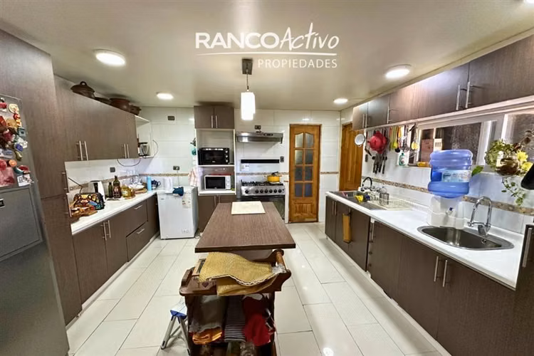 Casa y Parcela 6100m2 con Orilla de Río a 20 Min de Valdivia
