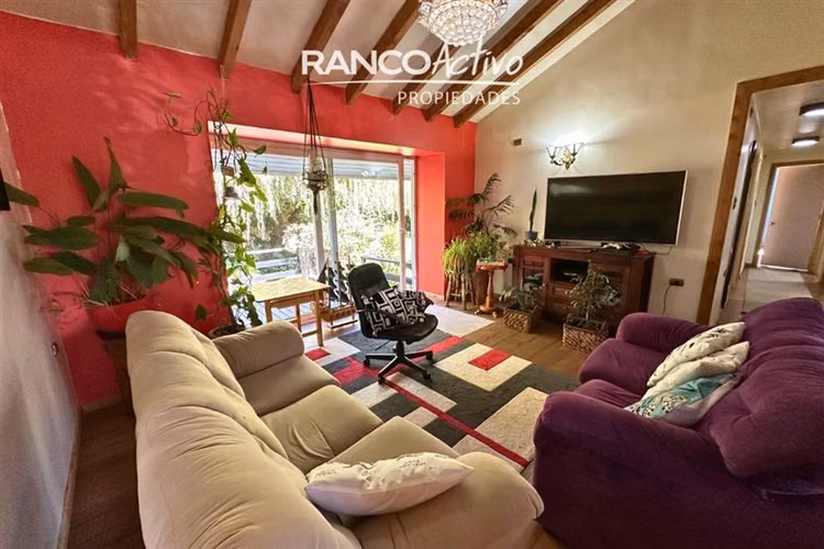 Casa y Parcela 6100m2 con Orilla de Río a 20 Min de Valdivia