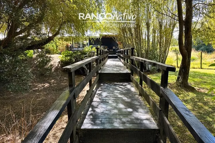 Casa y Parcela 6100m2 con Orilla de Río a 20 Min de Valdivia